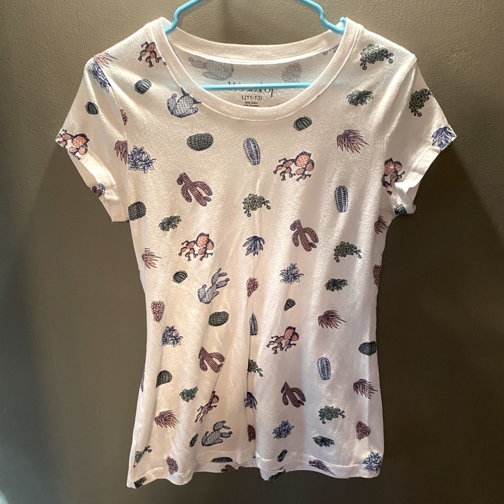 ⭐️3/$20 Wound Up tee with cactus & succulents